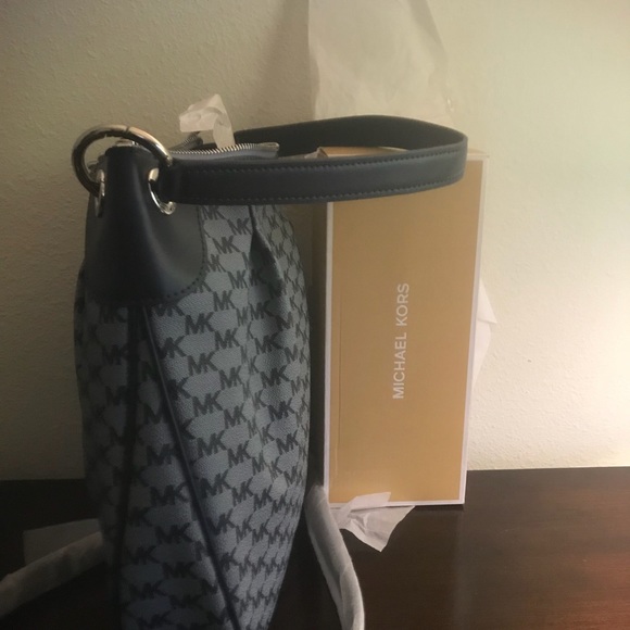 MIchael Kors purse - Picture 8 of 12